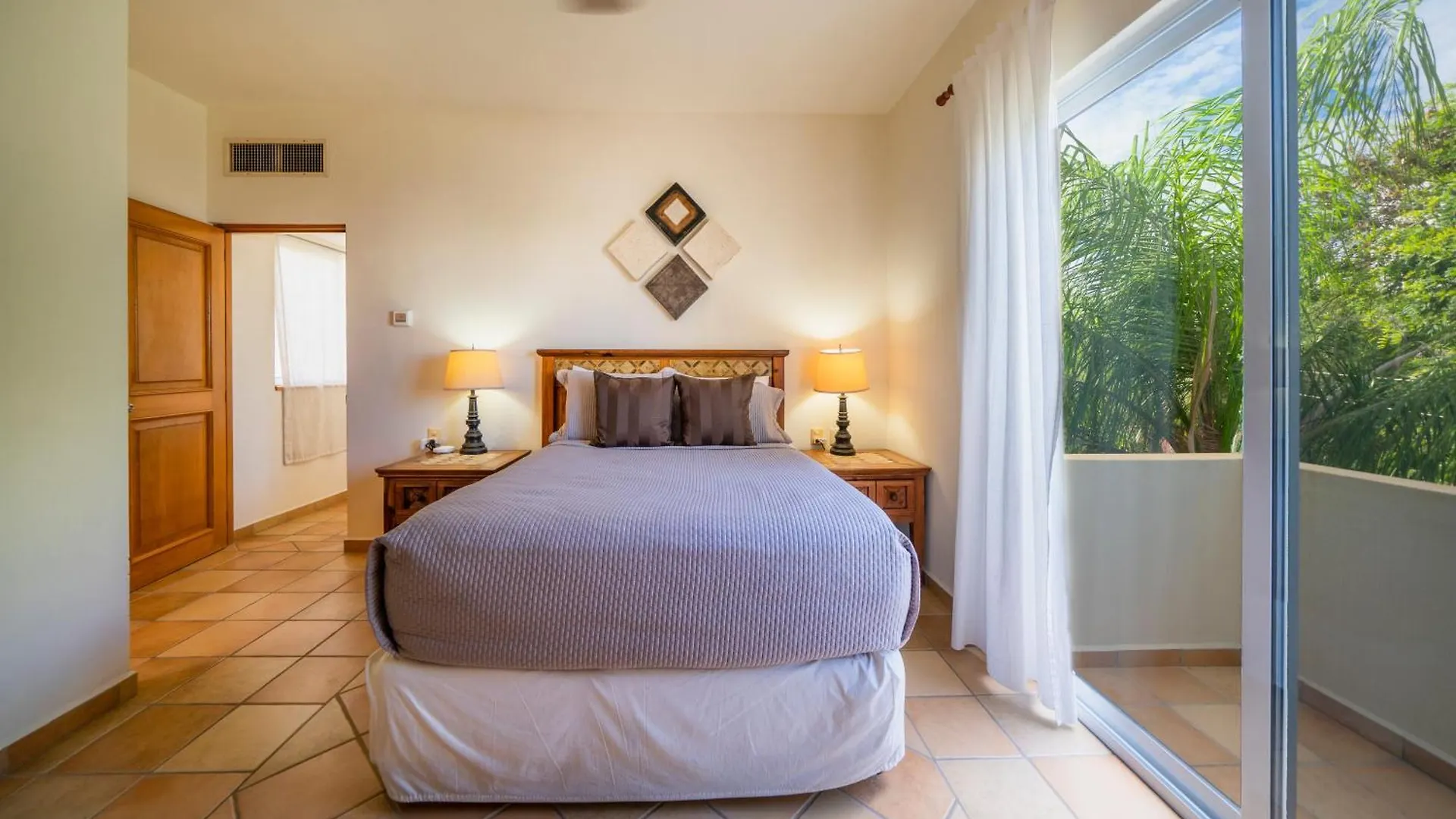 Classic Condo On 5Th Avenue , Steps From The Beach - Mclaren Playa del Carmen 0*,  Mexiko